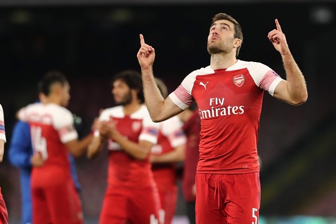 Những ứng cử viên sẵn sàng soán ngôi thủ lĩnh của Koscielny tại Arsenal - Bóng Đá