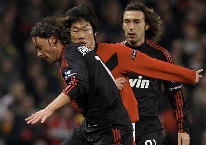 Nhìn lại ngày Park Ji-sung 'bỏ túi' Pirlo ở C1 - Bóng Đá