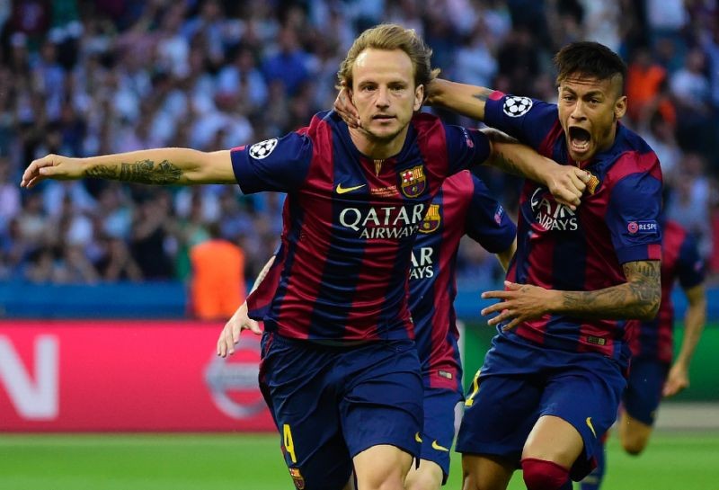 Pique cut the net - Bóng Đá