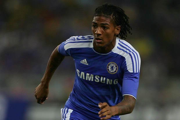 Chân dung kẻ 'đồ sát' M.U: Patrick van Aanholt - Bóng Đá