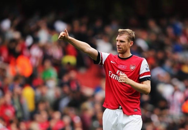 Gnabry: Mertesacker is intense, like a friendly Arnold Schwarzenegger - Bóng Đá