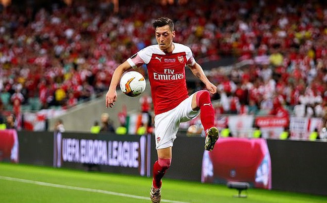 Per Mertesacker sends a message to ‘genius’ former Arsenal teammate Mesut Ozil  - Bóng Đá