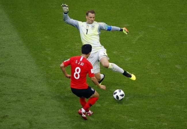 'Cực chất' với đội hình toàn thủ môn: Có Alisson; Neuer đá ở đâu? - Bóng Đá