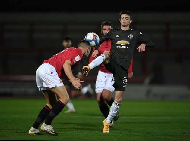 Manchester United academy starlet Joe Hugill turned down a transfer to Tottenham and Arsenal - Bóng Đá