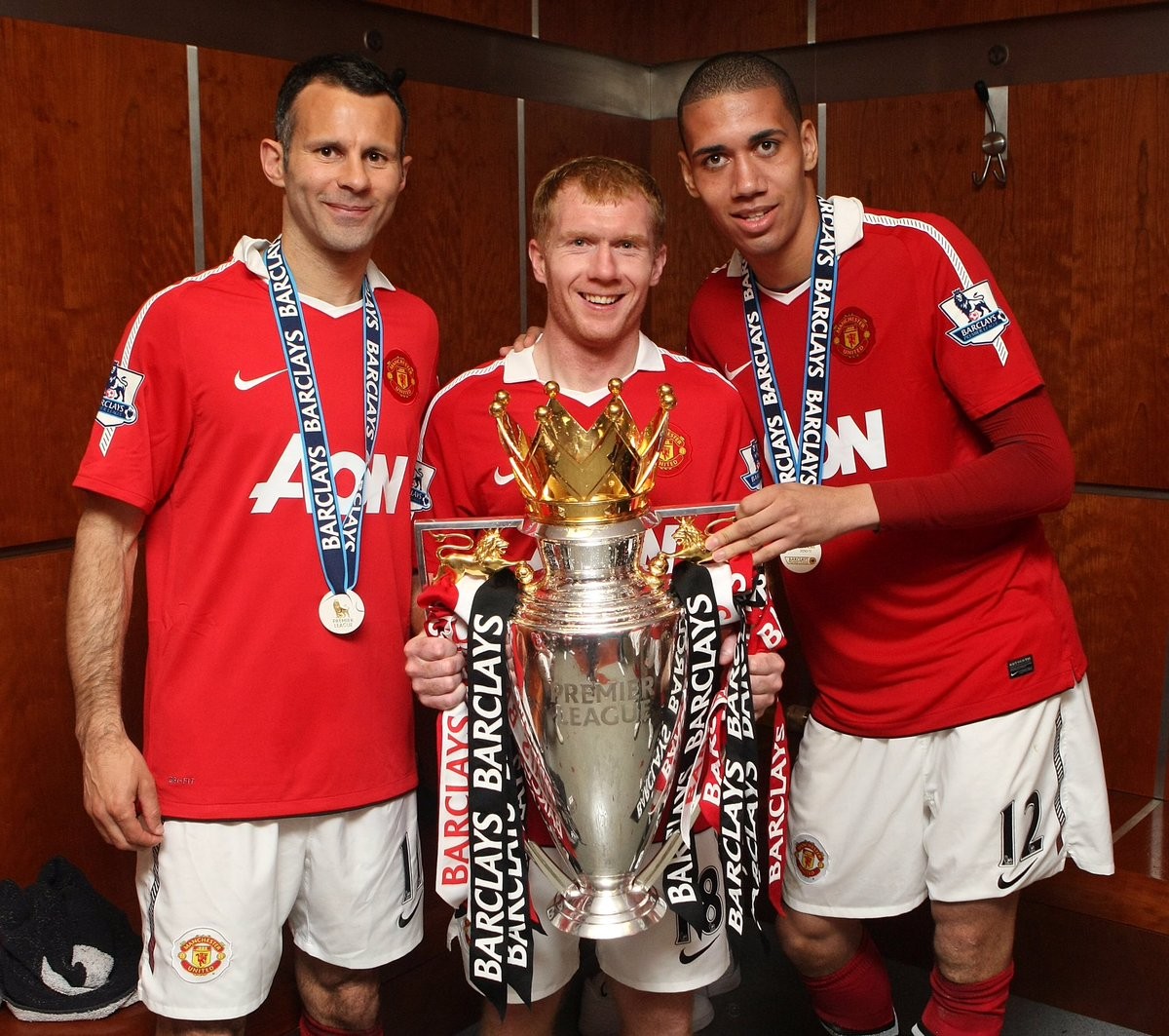 Ảnh: Smalling post 4 hình kỷ niệm với M.U lên Twitter, dấu hiệu không trở lại - Bóng Đá