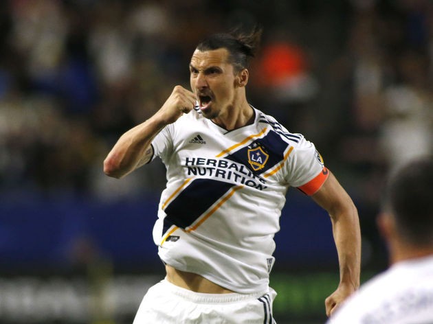 Nói được làm được, Ibrahimovic lập hattrick hạ gục 