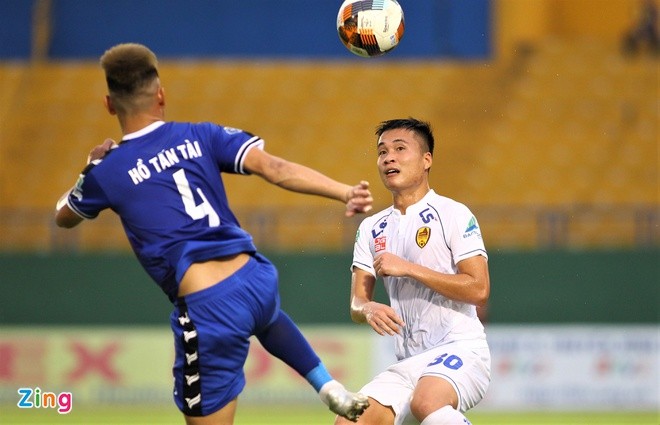 Chủ tịch CLB Quảng Nam không bị phạt dù xông vào phòng trọng tài - Bóng Đá