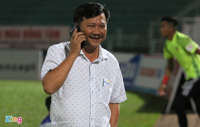 Chủ tịch CLB Quảng Nam không bị phạt dù xông vào phòng trọng tài - Bóng Đá
