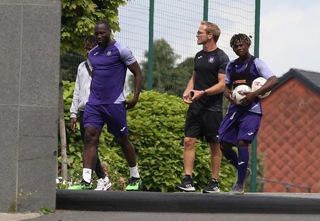 Romelu Lukaku will remain in Belgium until his future is clarified.  - Bóng Đá