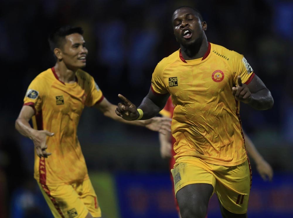 Dư âm 4 trận đấu sớm vòng 15 V-League: Quảng Nam hồi sinh, TP.HCM trở lại đường đua - Bóng Đá