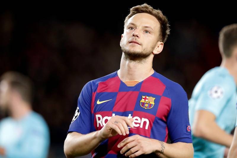 The Camp Nou turns on Rakitic - Bóng Đá