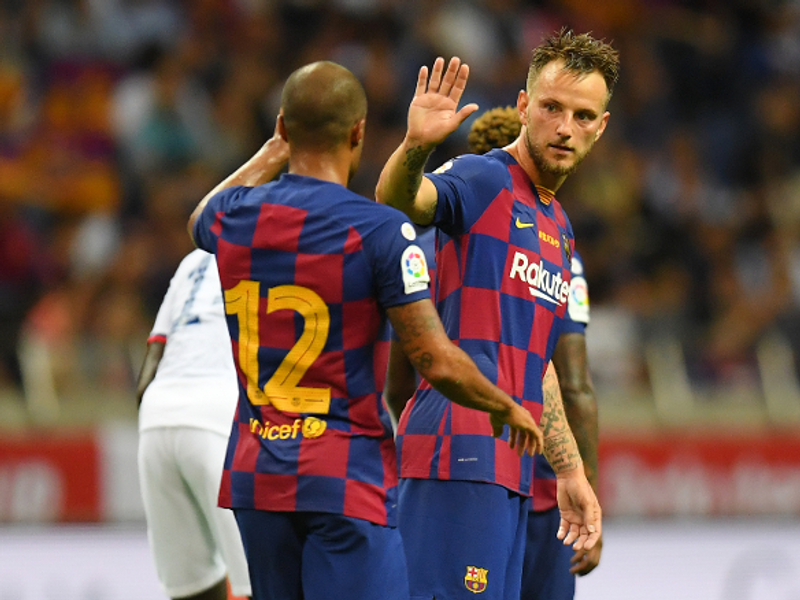 The Camp Nou turns on Rakitic - Bóng Đá