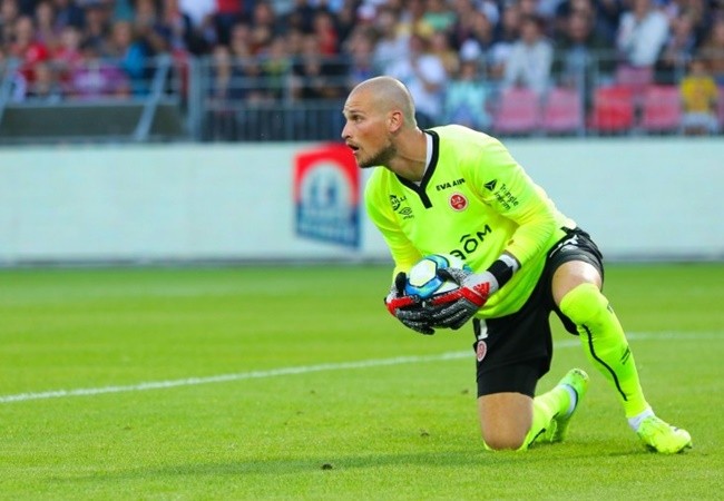 9 'siêu thủ môn' khiến châu Âu chao đảo: 'Ác mộng' Liverpool; Courtois số 1 - Bóng Đá