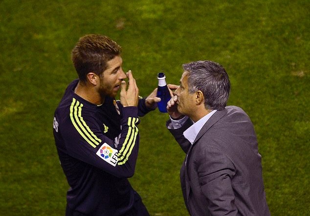 Sergio Ramos dismisses speculation linking Jose Mourinho with Real Madrid return and urges club to keep faith with Zinedine Zidane - Bóng Đá