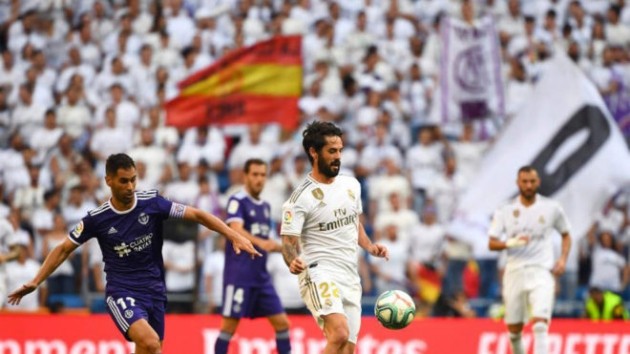 Real Madrid fans reappear at the Bernabeu: 63,037 attend Real Valladolid clash - Bóng Đá