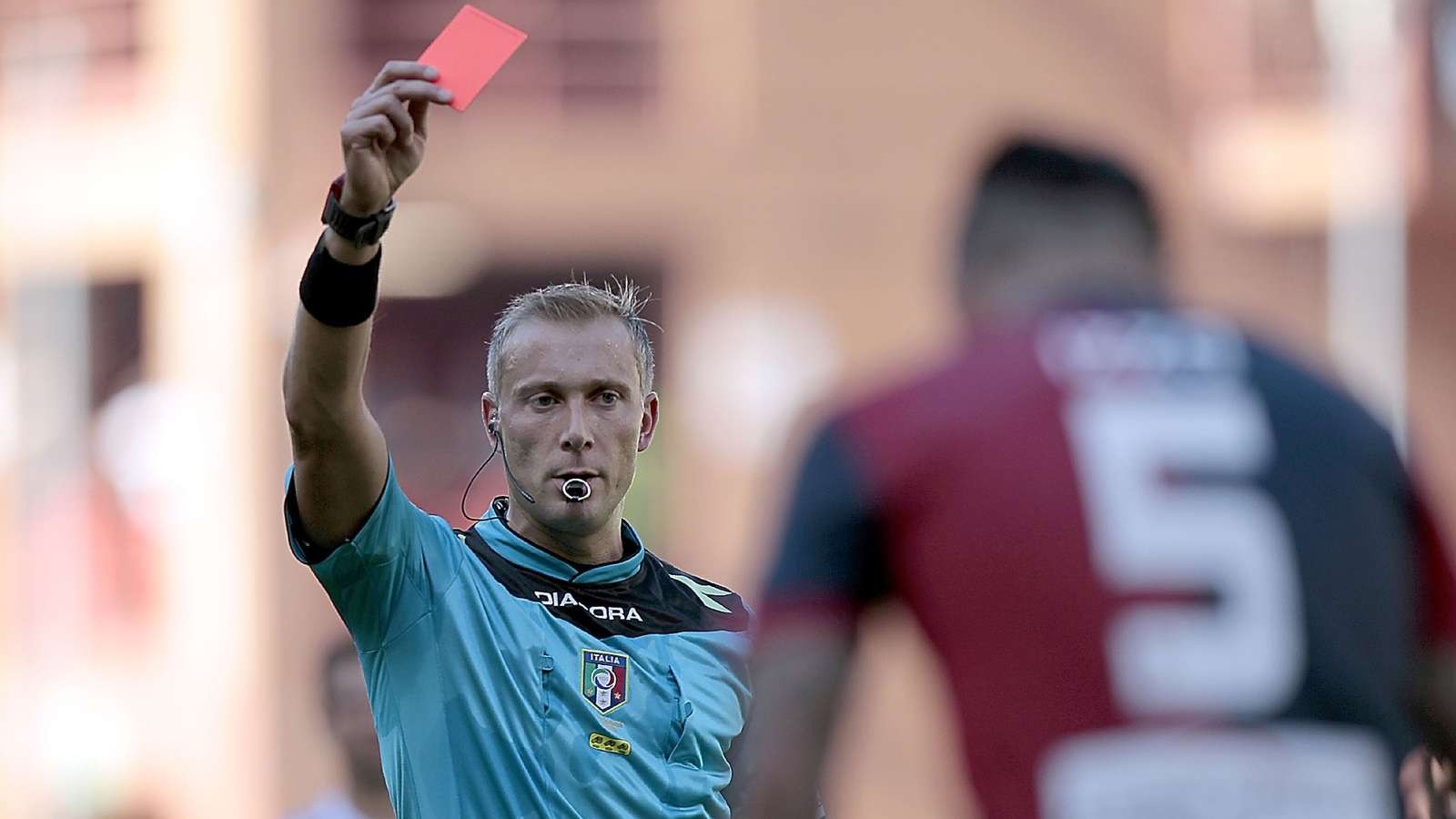 Serie D coach sent off for slapping own player - Bóng Đá