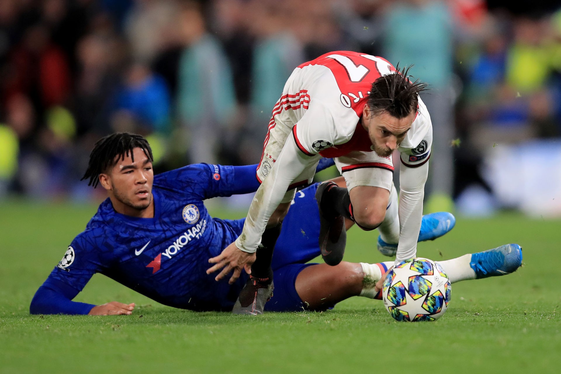 Man City join Chelsea in chase for Argentina star Nicolas Tagliafico - Bóng Đá