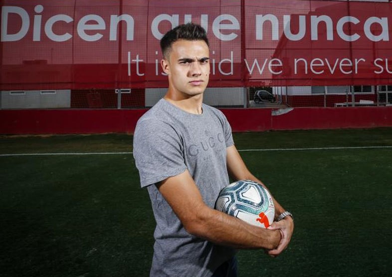 Reguilon: Right now my team is Sevilla, my badge is Sevilla and my fans are the Sevilla fans - Bóng Đá