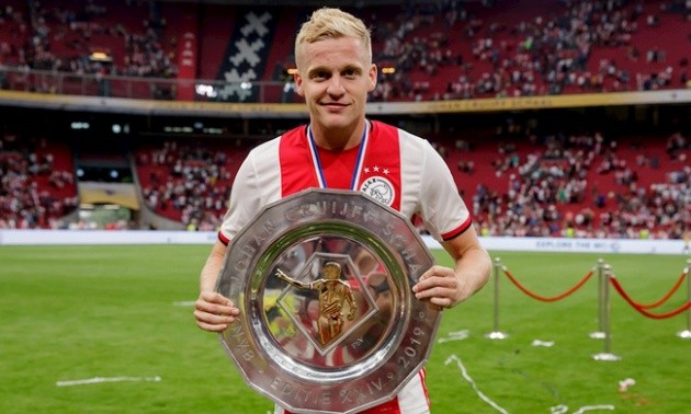 Donny van de Beek set to snub Barcelona for Man United move - Bóng Đá