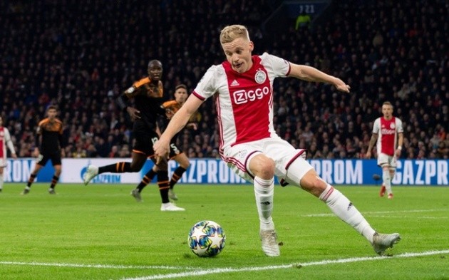 Donny van de Beek set to snub Barcelona for Man United move - Bóng Đá