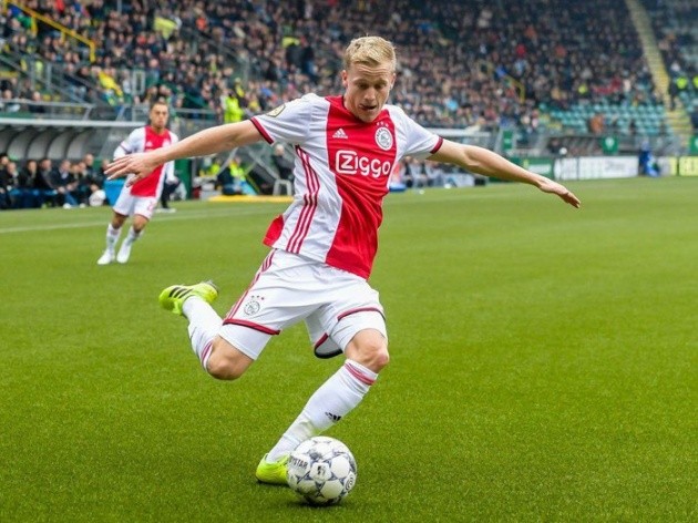 Donny van de Beek set to snub Barcelona for Man United move - Bóng Đá