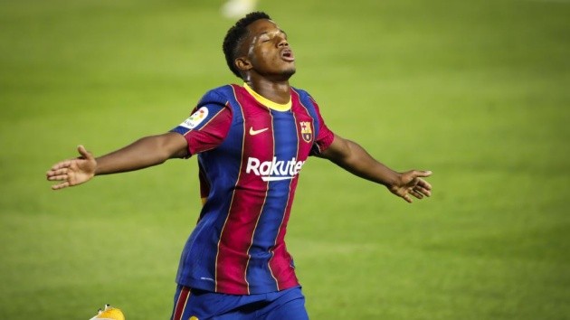 Giữ được Messi, Barca chờ thêm 2 