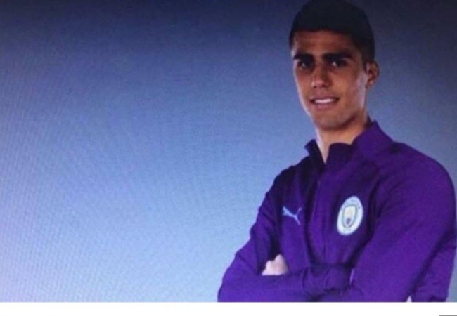 Man City để lộ ảnh Rodri - Bóng Đá