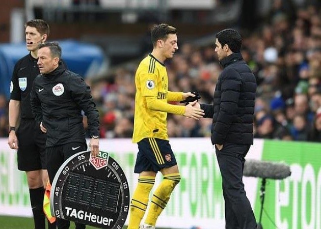 Mesut Özil is expected to sign his Fenerbahce contract on Monday. [ - Bóng Đá