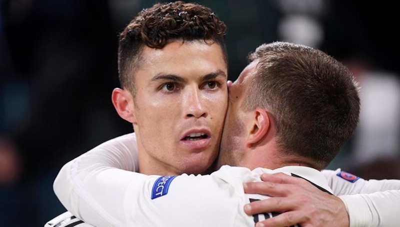 Bernardeschi nói về Ronaldo - Bóng Đá