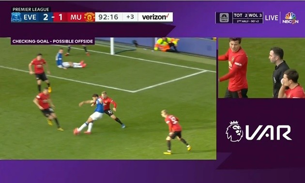  10 hình ảnh thú vị trận Everton 1-1 MU: Fernandes biến nhà vua World Cup thành 'gã hề' - Bóng Đá