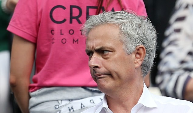 'I shed tears when he won Wimbledon': Jose Mourinho casts eye over Andy Murray's training session - Bóng Đá