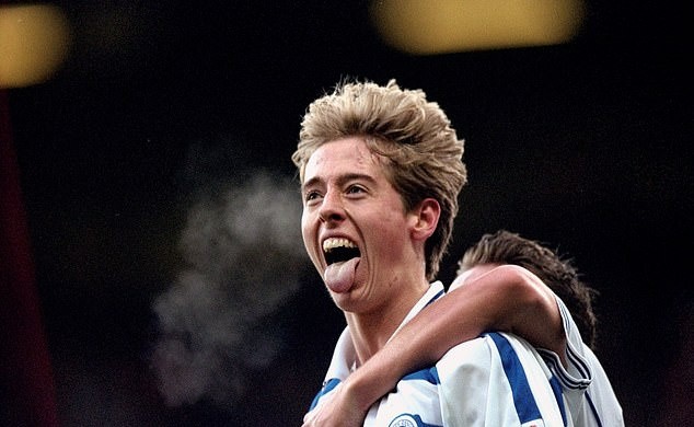 Tạm biệt 'sếu vườn' Peter Crouch - cầu thủ trăm năm có một của Premier League - Bóng Đá