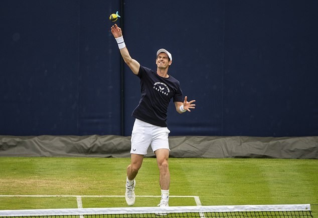 'I shed tears when he won Wimbledon': Jose Mourinho casts eye over Andy Murray's training session - Bóng Đá