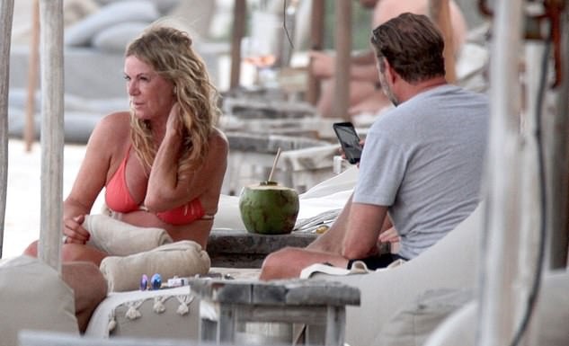 Jurgen Klopp soaks up the sun in Mexico as he relaxes with his wife after masterminding Champions League success  - Bóng Đá