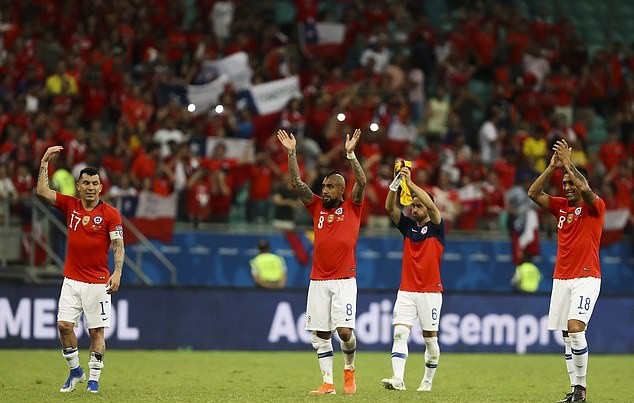 'When I play for my country, I'm always happy': Sanchez fires Chile to Copa quarters - Bóng Đá