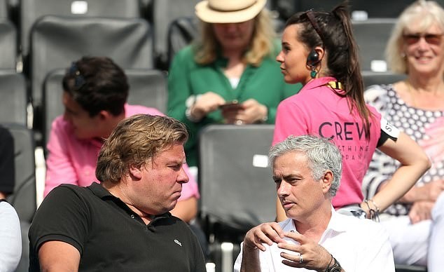 'I shed tears when he won Wimbledon': Jose Mourinho casts eye over Andy Murray's training session - Bóng Đá