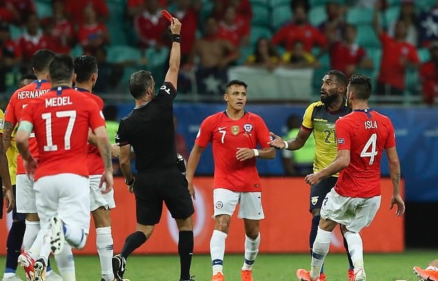 'When I play for my country, I'm always happy': Sanchez fires Chile to Copa quarters - Bóng Đá