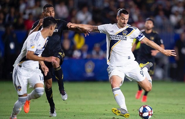 Nói được làm được, Ibrahimovic lập hattrick hạ gục 