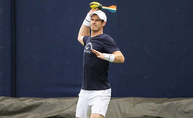 'I shed tears when he won Wimbledon': Jose Mourinho casts eye over Andy Murray's training session - Bóng Đá