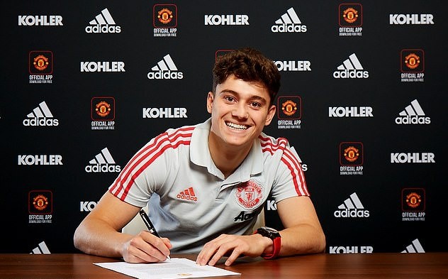 Tân binh đắt kỷ lục của Man Utd cởi trần, quẩy nhiệt tại lễ hội rock - Bóng Đá