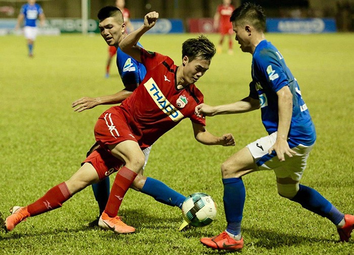 'Không có gì bất ngờ khi HAGL rơi xuống nhóm cầm đèn đỏ' (chuyên gia Nguyễn Thành Vinh) - Bóng Đá