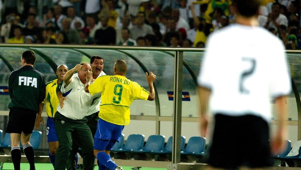 Legends and great strangers: Scolari chooses the best 11 of players he has directed - Bóng Đá