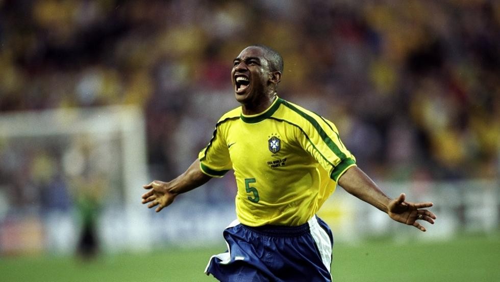 Legends and great strangers: Scolari chooses the best 11 of players he has directed - Bóng Đá