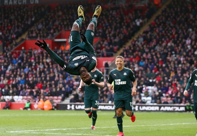 10 hình ảnh ấn tượng của vòng 29 EPL - Bóng Đá