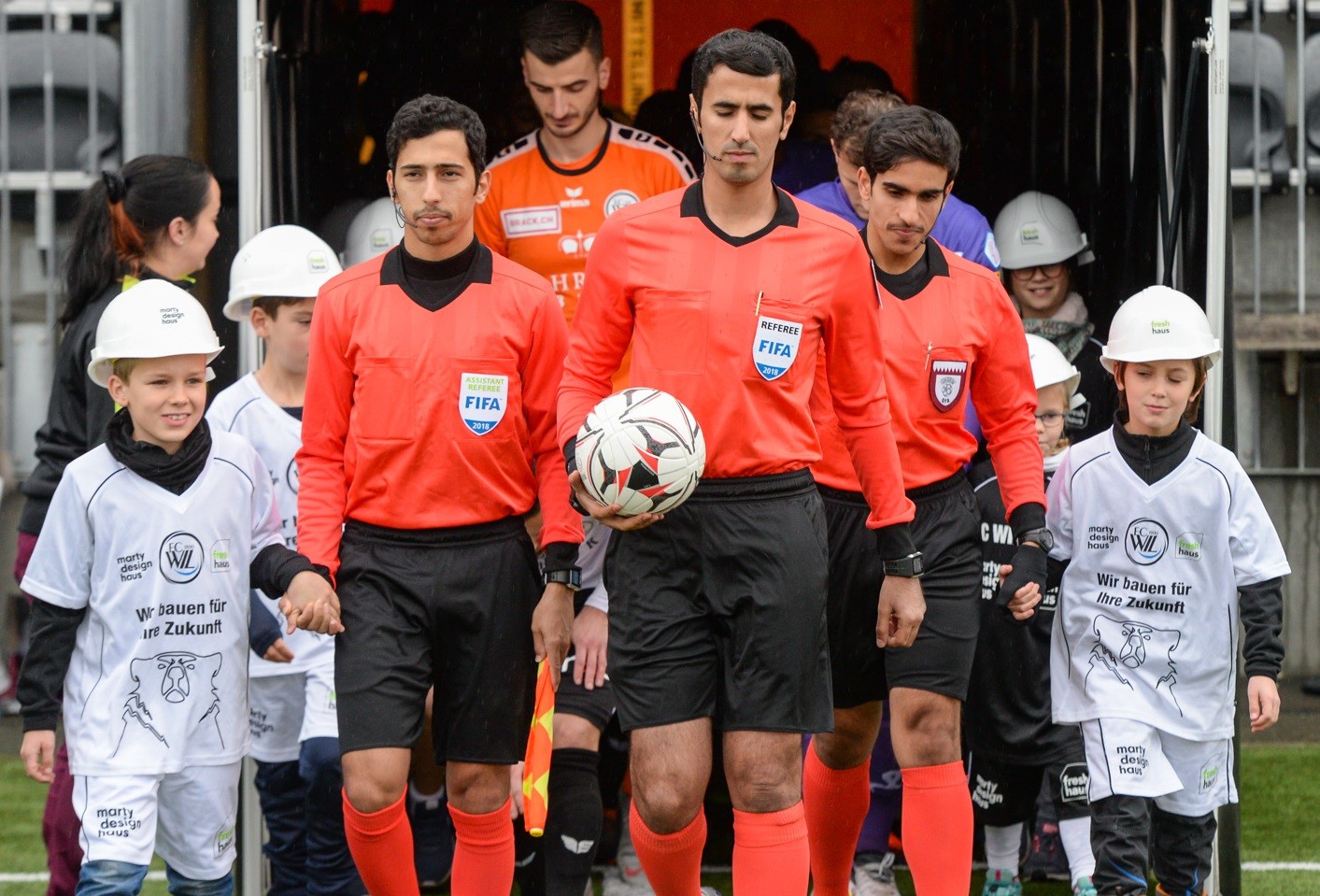 Lộ diện trọng tài bắt chính trận 