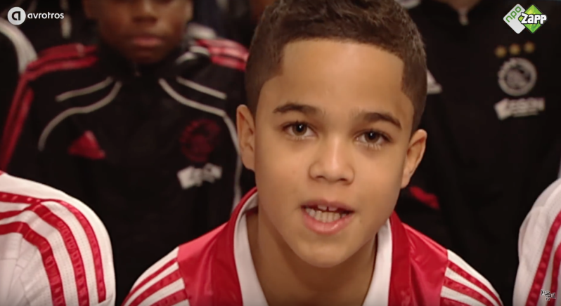 Cầu thủ đẹp trai từ bé - Bóng Đá