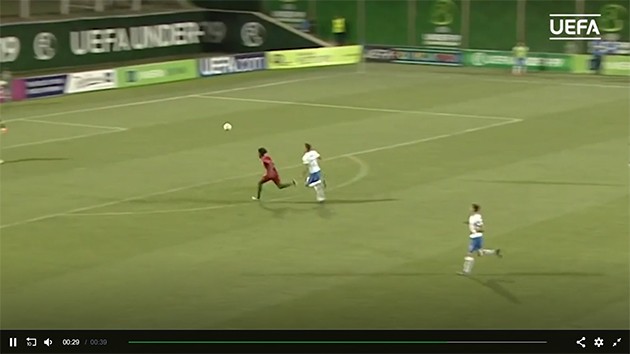 Ảnh: Đàn em Cristiano Ronaldo vùi dập Azzurrini  - Bóng Đá