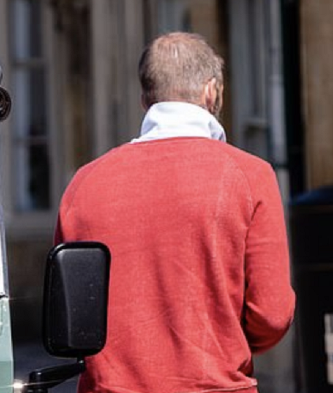 David Beckham shows off thinning hair as he's seen out and about during lockdown - Bóng Đá