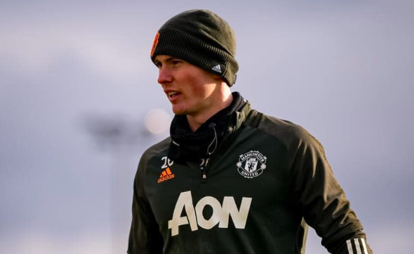 Bản HĐ mới xuất hiện, sân tập M.U rộn ràng trước derby Manchester - Bóng Đá