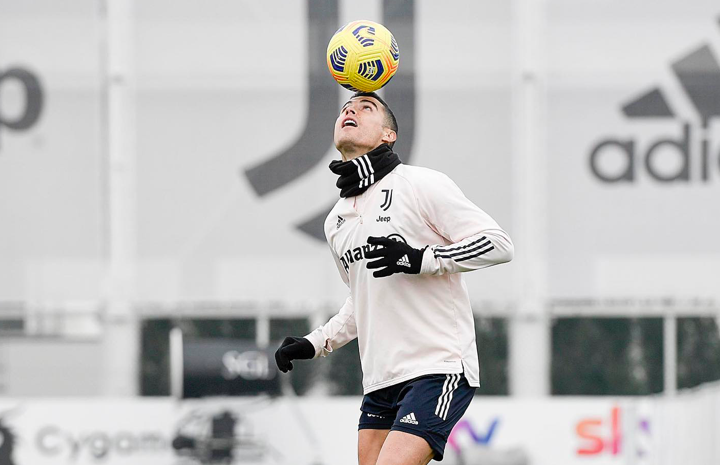 Đón sinh nhật tuổi 36 bên gia đình, Ronaldo không hứa sẽ chơi bóng thêm... 20 năm nữa - Bóng Đá